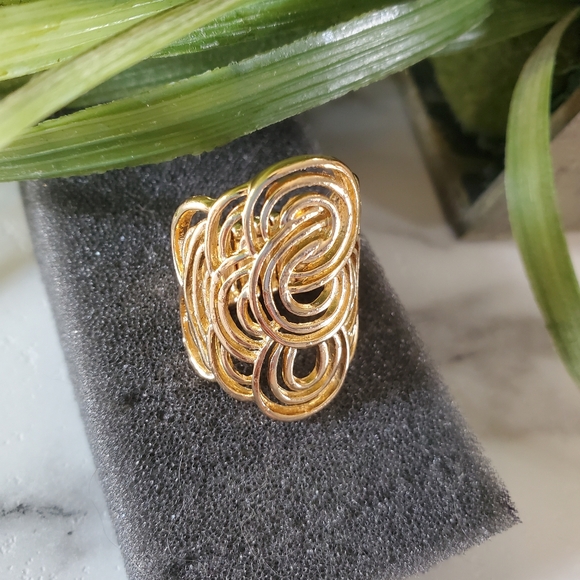 Gold Tone Stretch Ring 💥3 for $24💥 - Picture 12 of 16